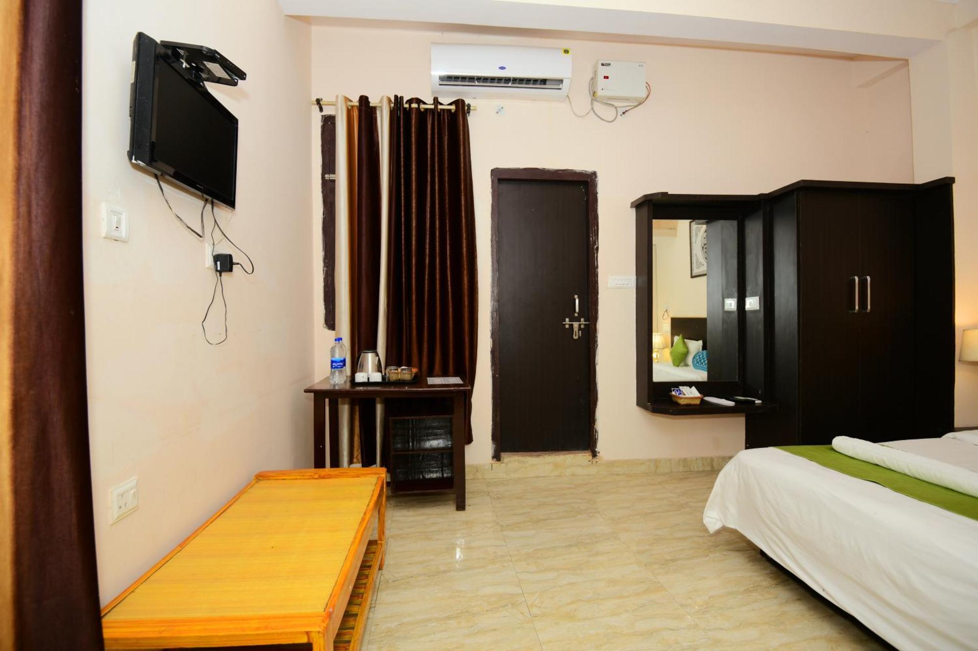 Ap Palace Hotel, Ayodhya エクステリア 写真