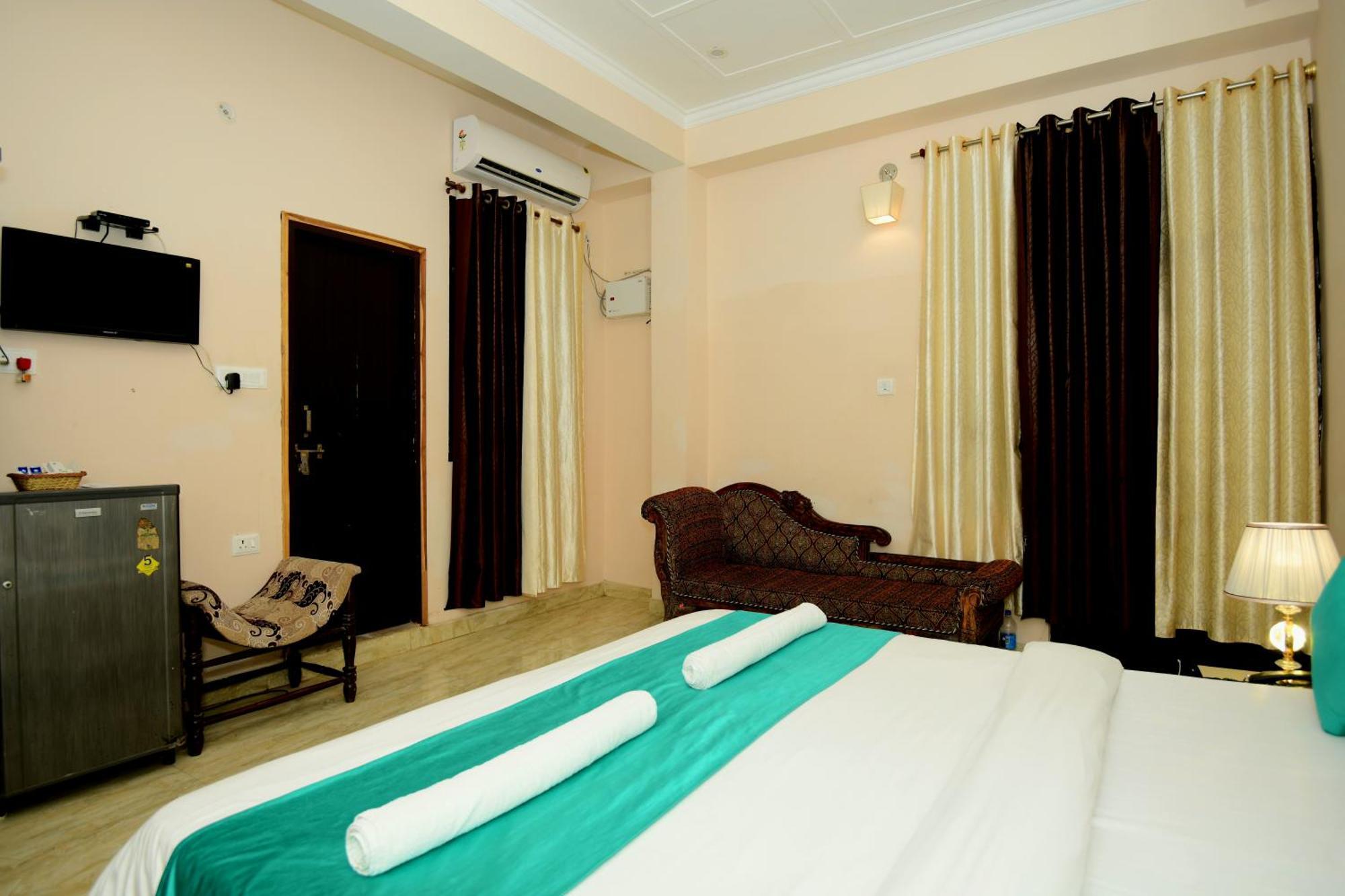 Ap Palace Hotel, Ayodhya エクステリア 写真