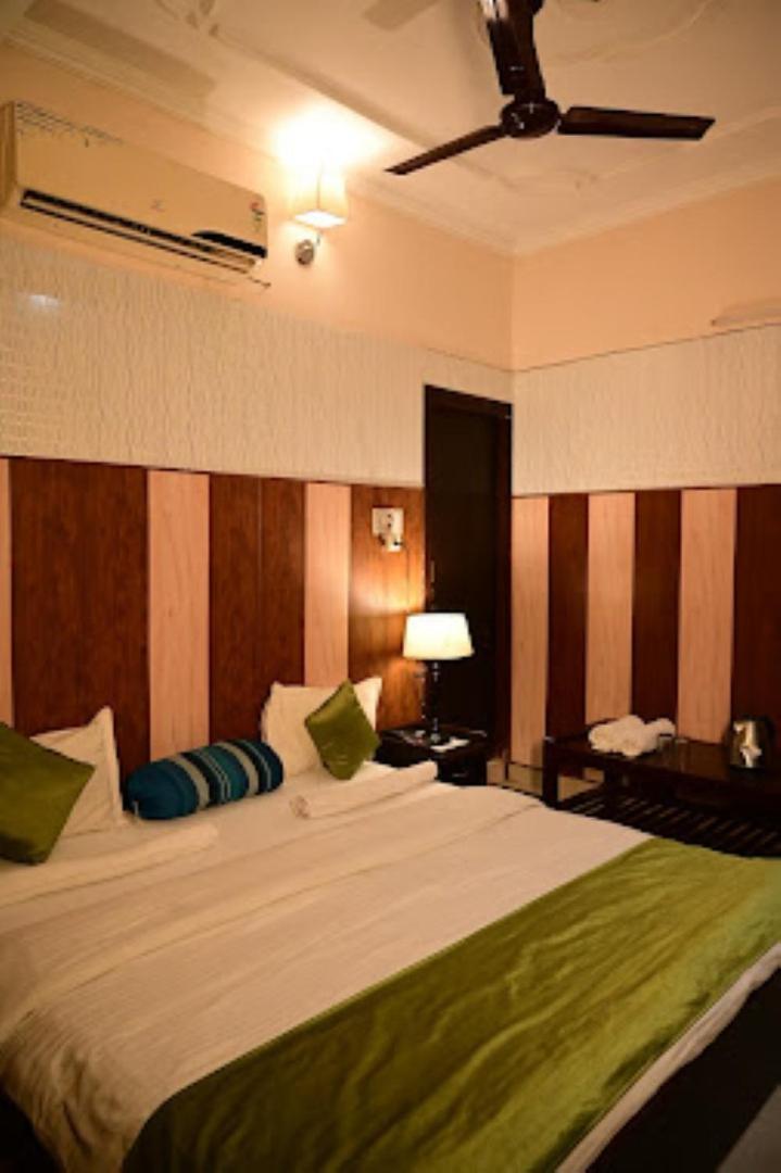 Ap Palace Hotel, Ayodhya エクステリア 写真